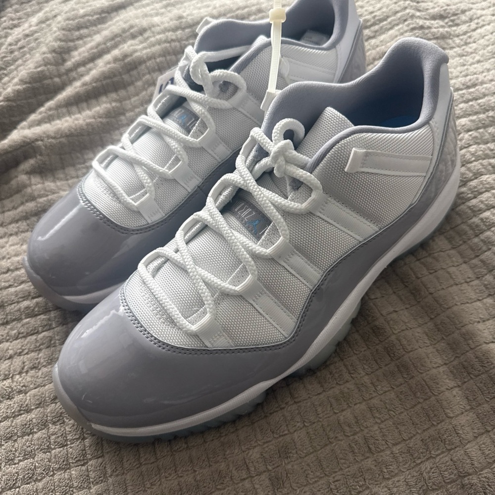 Stylish Gray and White Men's Sneakers